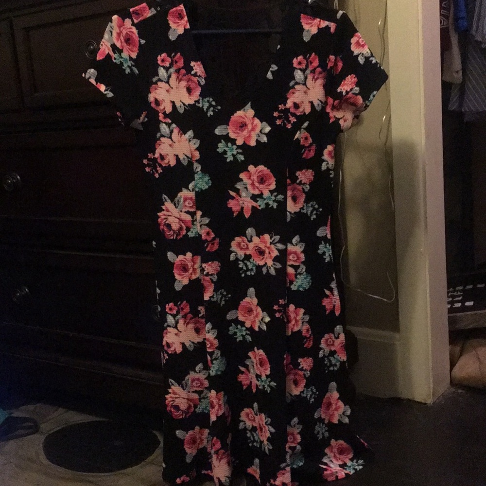 Adorable floral print skater dress! SIZE M.
